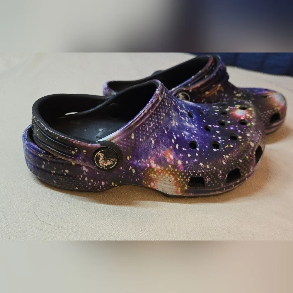 CROCS Kids Galaxy Print Clogs